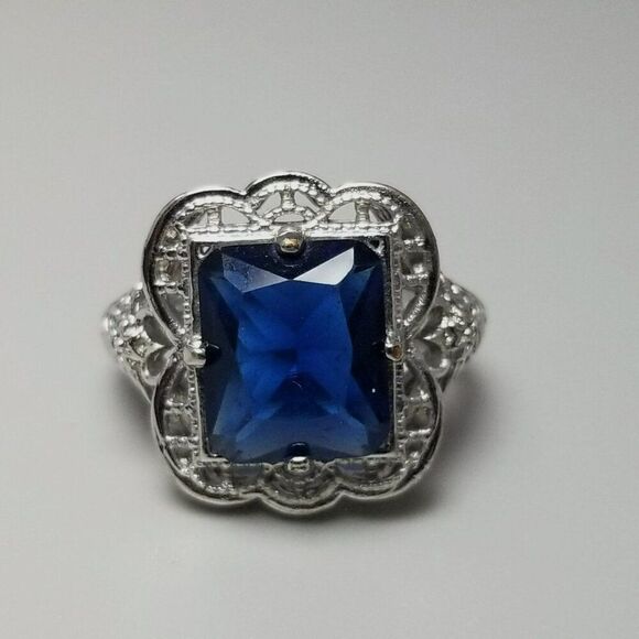 Vintage Dark Blue Rhinestone Ring with Silver Tone Filigree Setting, size 9 Band - Picture 7 of 8